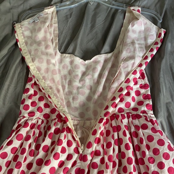 Like New pretty & fun polkadot dress with pockets! - Picture 6 of 6